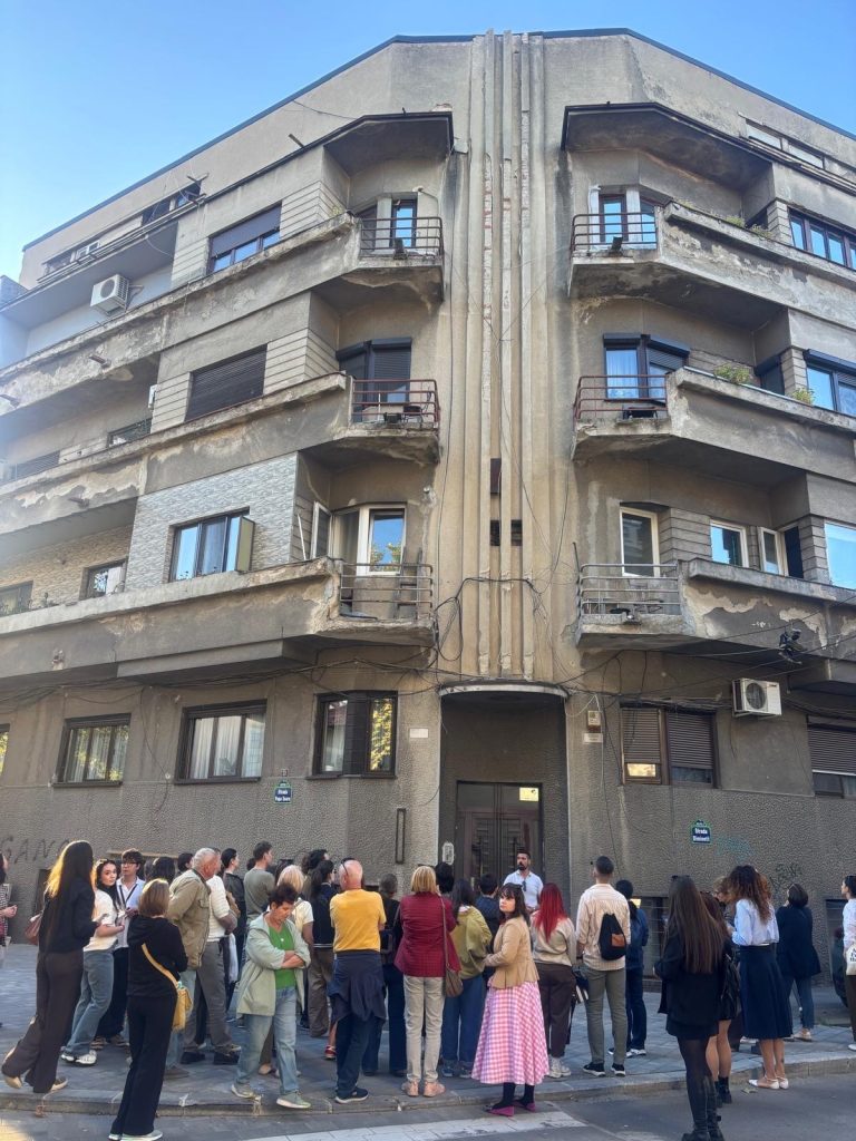 Tururi ghidate și atelierul de explorare urbană în cartierul Mântuleasa